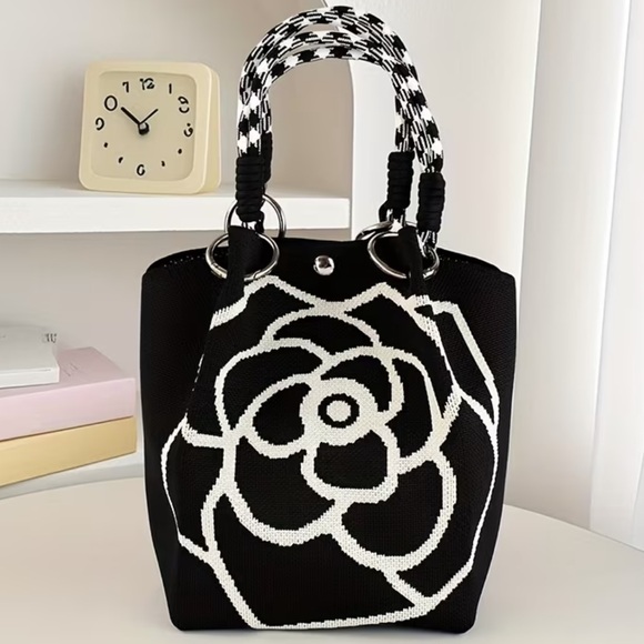Chic White Floral bag have in white and another listing in black - Picture 5 of 10